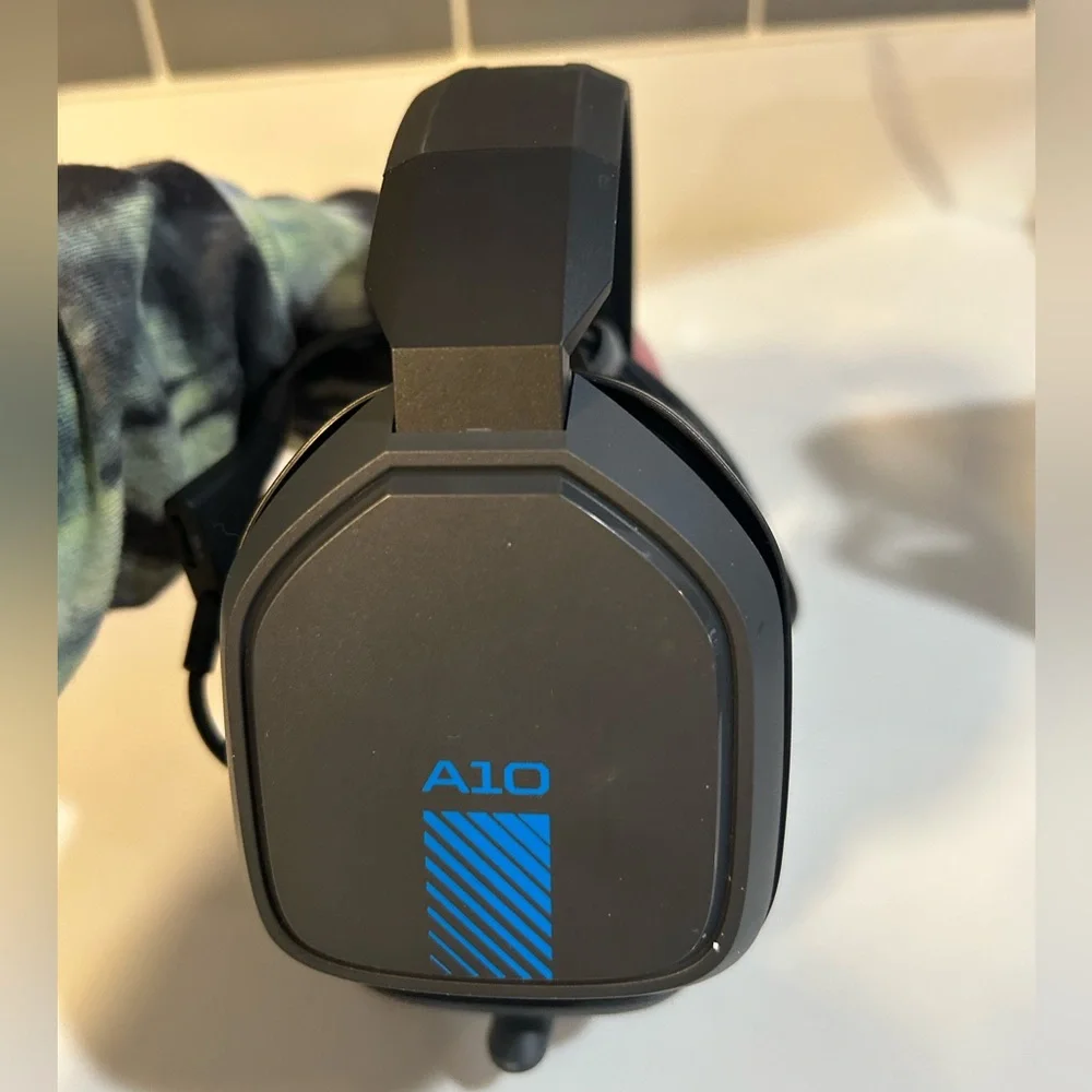 Astro10 PlayStation 4 gaming headset with cord used a handful of times